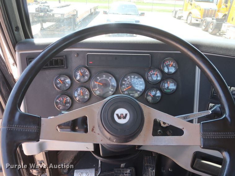 image for item HA9119 2014 Western Star 4900SB  semi truck