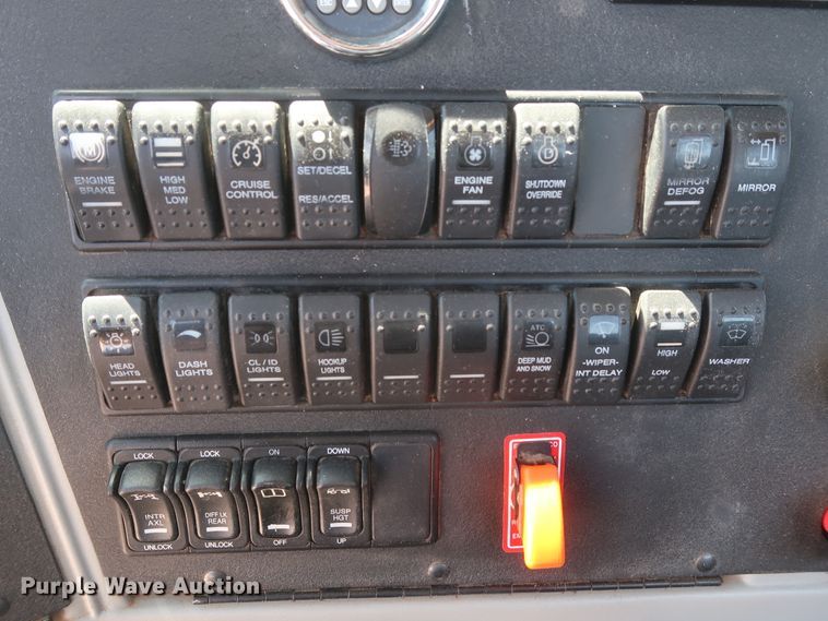 image for item HA9119 2014 Western Star 4900SB  semi truck