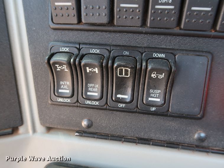 image for item HA9119 2014 Western Star 4900SB  semi truck