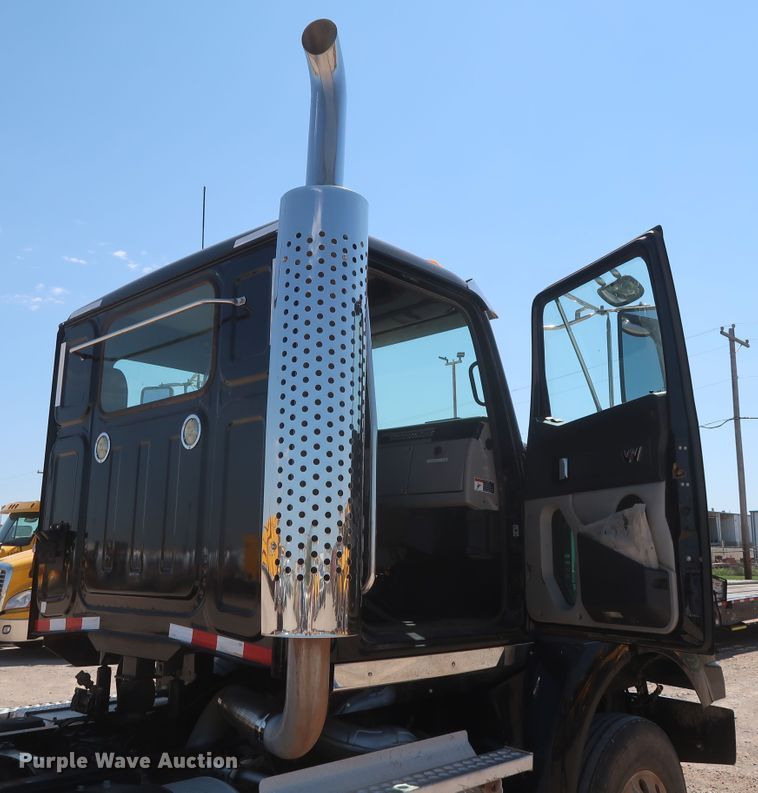 image for item HA9119 2014 Western Star 4900SB  semi truck