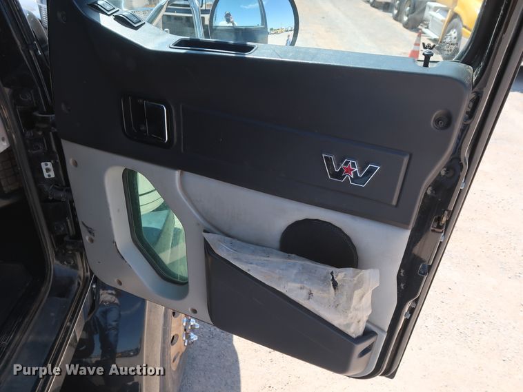 image for item HA9119 2014 Western Star 4900SB  semi truck