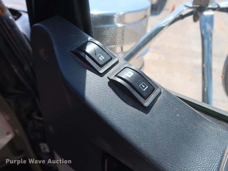 image for item HA9119 2014 Western Star 4900SB  semi truck