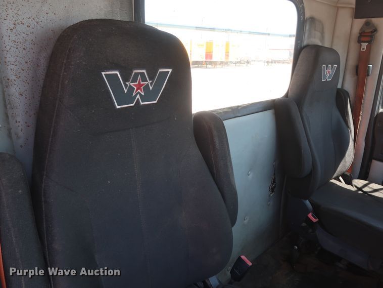 image for item HA9119 2014 Western Star 4900SB  semi truck