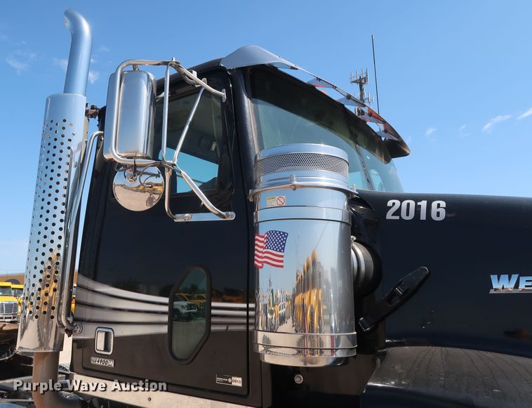 image for item HA9119 2014 Western Star 4900SB  semi truck