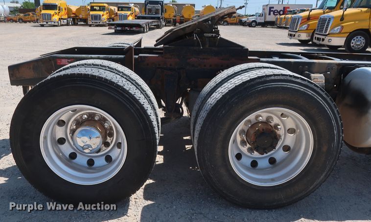 image for item HA9119 2014 Western Star 4900SB  semi truck