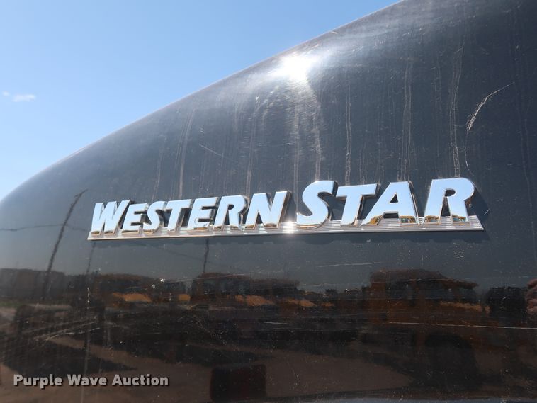 image for item HA9119 2014 Western Star 4900SB  semi truck