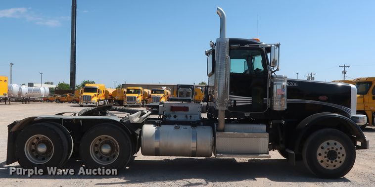 image for item HA9120 2015 Peterbilt 388  semi truck