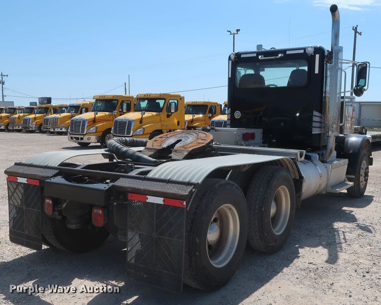 image for item HA9120 2015 Peterbilt 388  semi truck