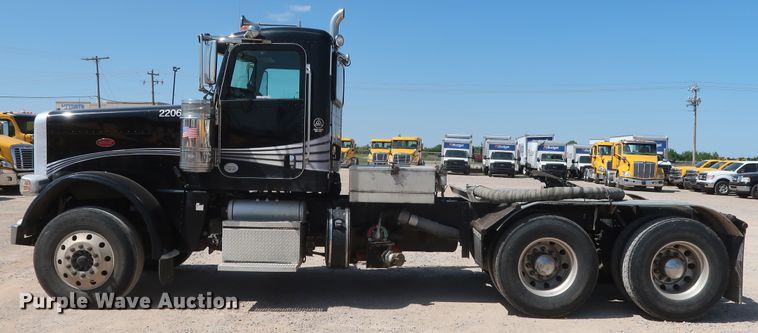 image for item HA9120 2015 Peterbilt 388  semi truck
