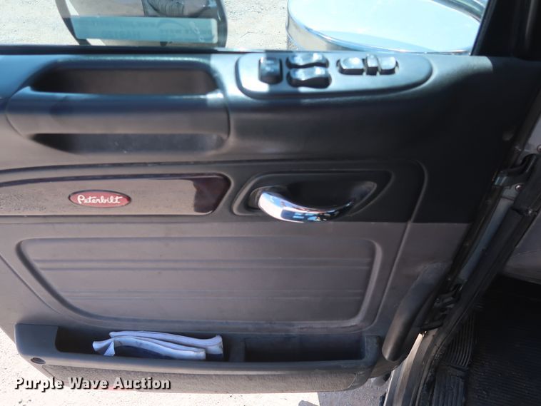 image for item HA9120 2015 Peterbilt 388  semi truck