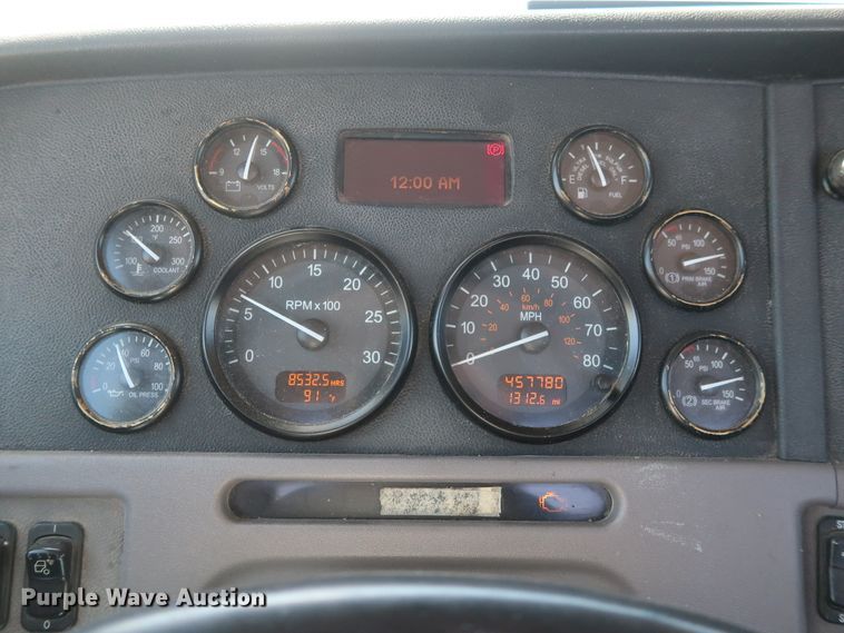 image for item HA9120 2015 Peterbilt 388  semi truck