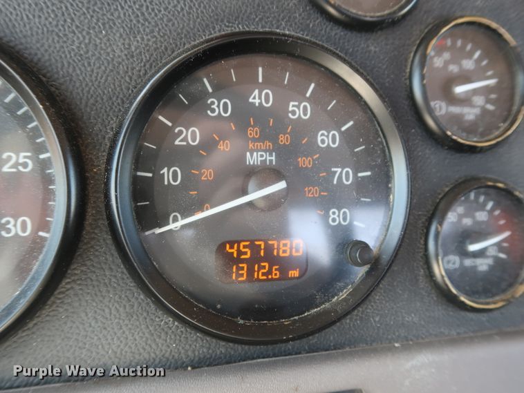 image for item HA9120 2015 Peterbilt 388  semi truck