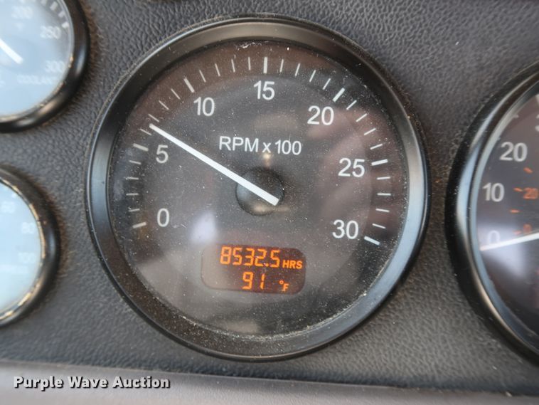 image for item HA9120 2015 Peterbilt 388  semi truck