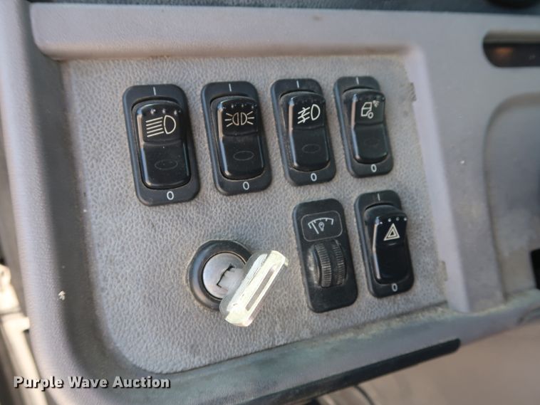 image for item HA9120 2015 Peterbilt 388  semi truck