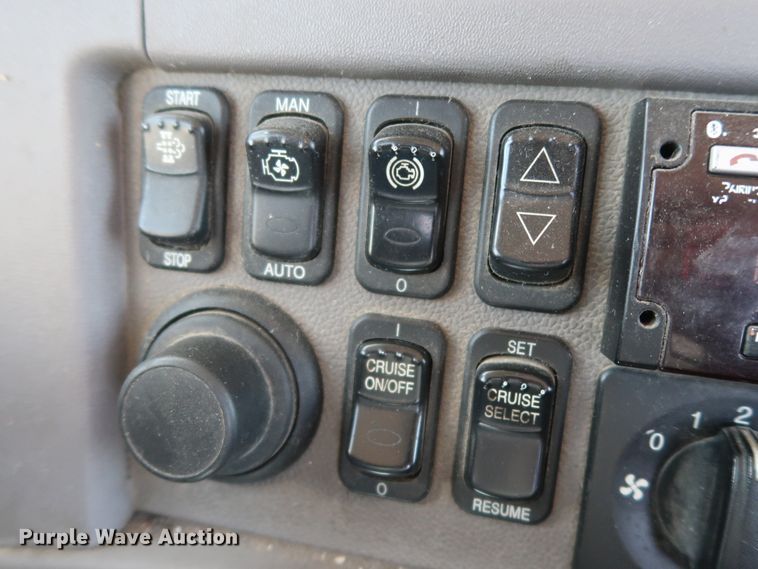 image for item HA9120 2015 Peterbilt 388  semi truck