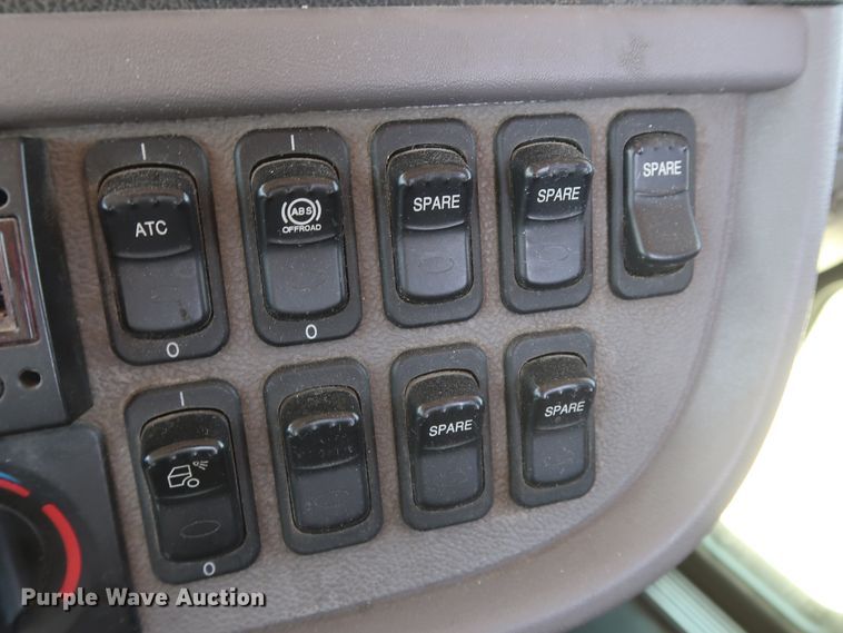 image for item HA9120 2015 Peterbilt 388  semi truck