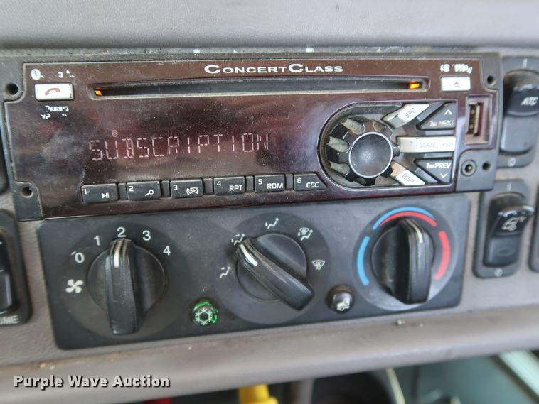 image for item HA9120 2015 Peterbilt 388  semi truck