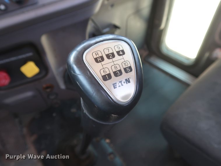 image for item HA9120 2015 Peterbilt 388  semi truck