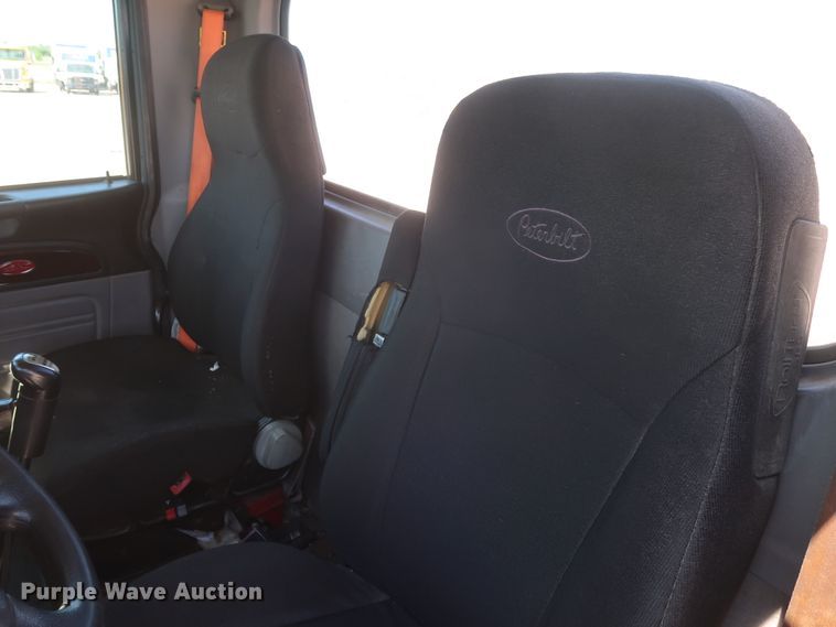 image for item HA9120 2015 Peterbilt 388  semi truck