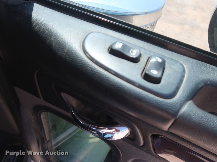 image for item HA9120 2015 Peterbilt 388  semi truck