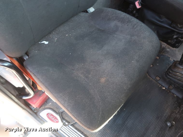 image for item HA9120 2015 Peterbilt 388  semi truck