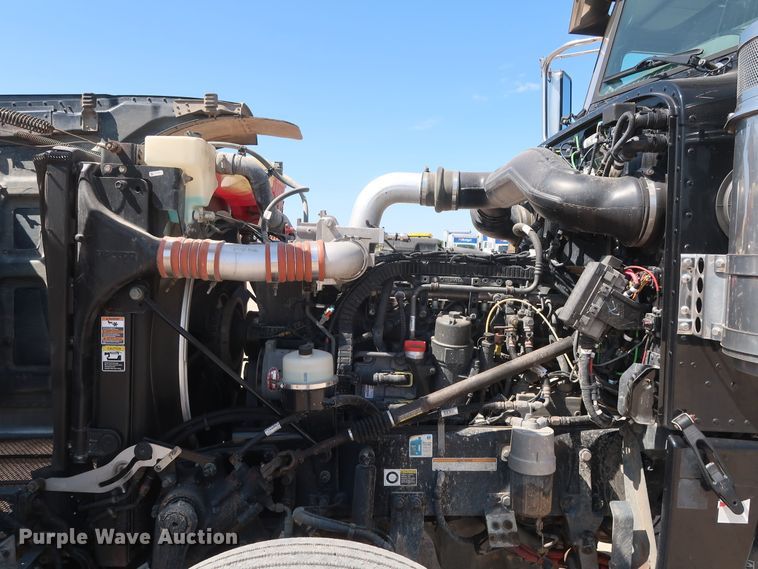 image for item HA9120 2015 Peterbilt 388  semi truck