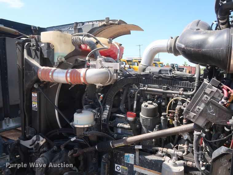 image for item HA9120 2015 Peterbilt 388  semi truck