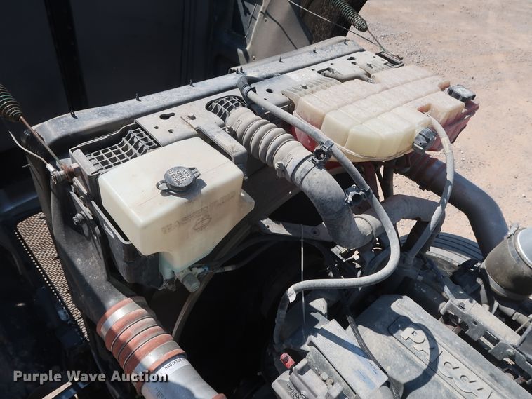 image for item HA9120 2015 Peterbilt 388  semi truck