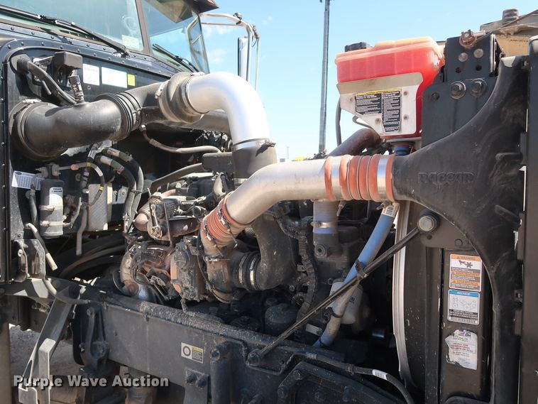 image for item HA9120 2015 Peterbilt 388  semi truck