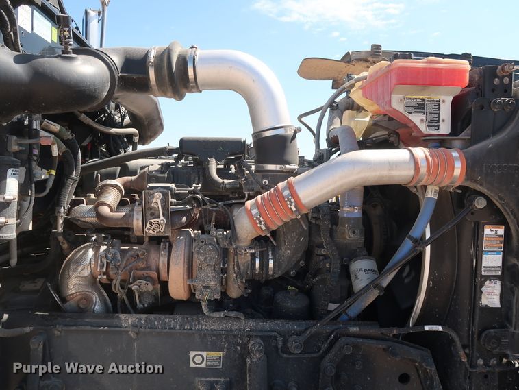 image for item HA9120 2015 Peterbilt 388  semi truck