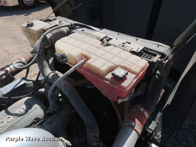 image for item HA9120 2015 Peterbilt 388  semi truck