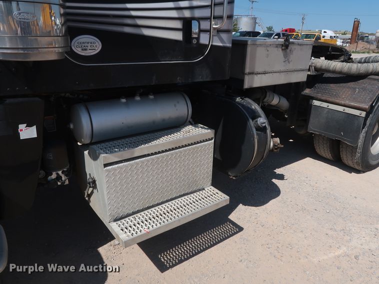 image for item HA9120 2015 Peterbilt 388  semi truck