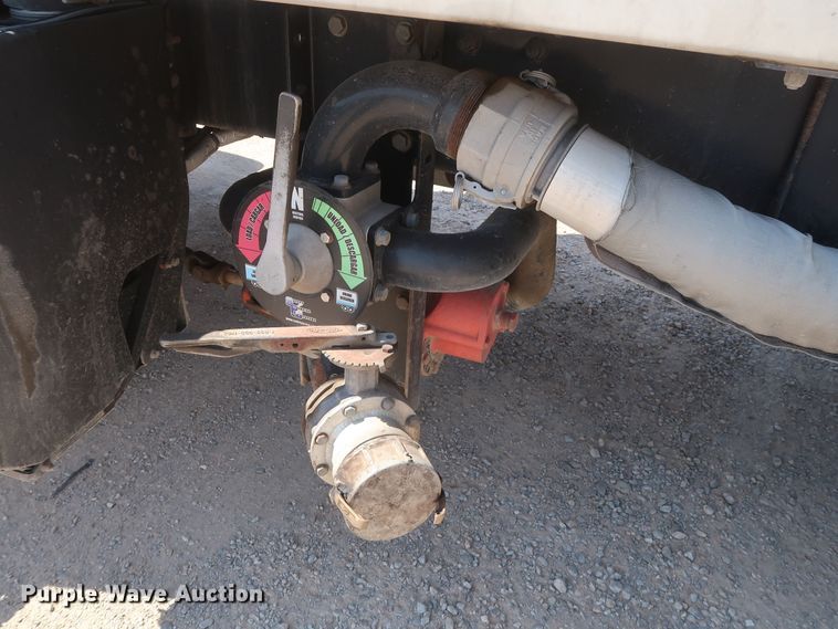 image for item HA9120 2015 Peterbilt 388  semi truck