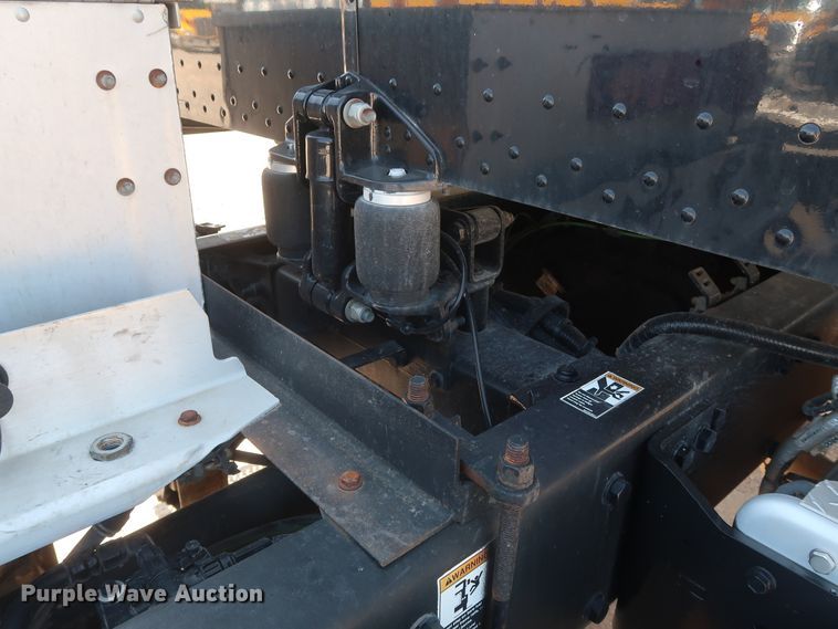 image for item HA9120 2015 Peterbilt 388  semi truck