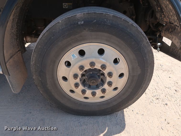 image for item HA9120 2015 Peterbilt 388  semi truck