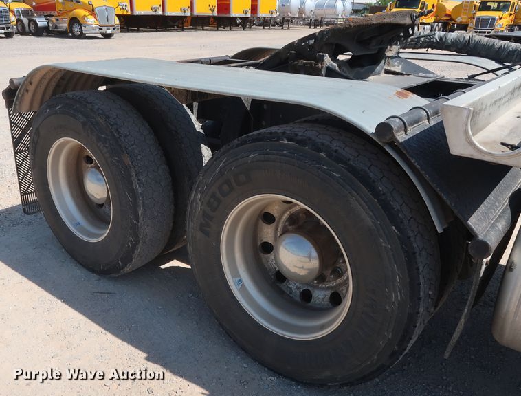 image for item HA9120 2015 Peterbilt 388  semi truck