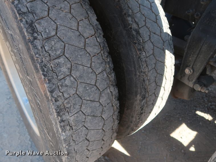 image for item HA9120 2015 Peterbilt 388  semi truck