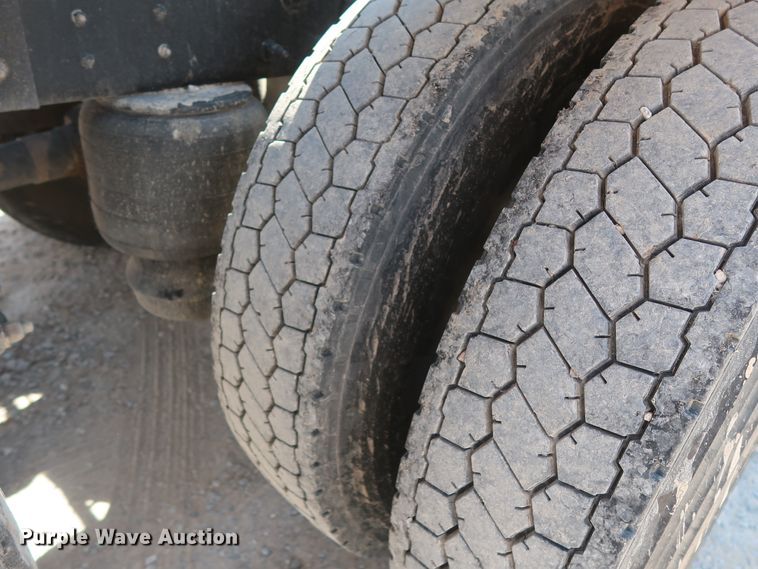 image for item HA9120 2015 Peterbilt 388  semi truck