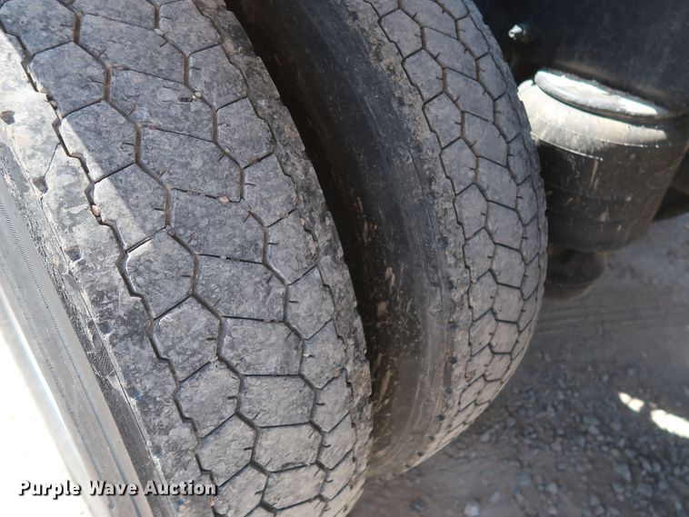 image for item HA9120 2015 Peterbilt 388  semi truck