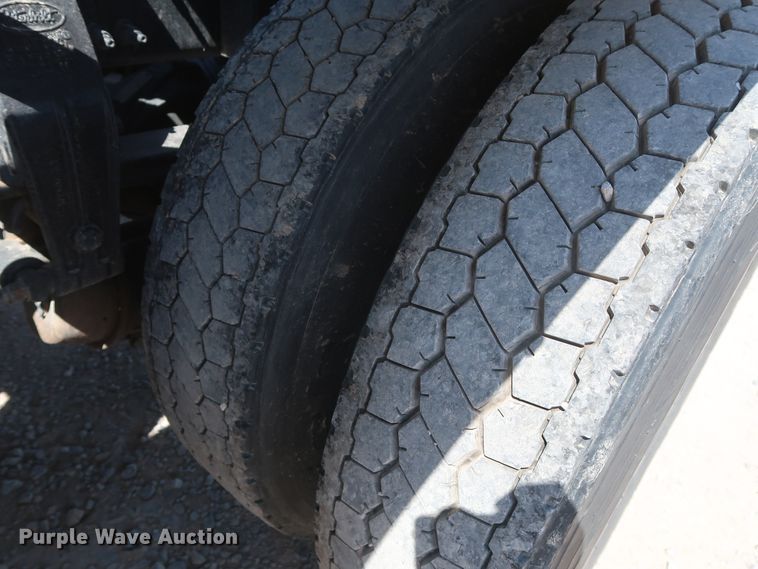 image for item HA9120 2015 Peterbilt 388  semi truck