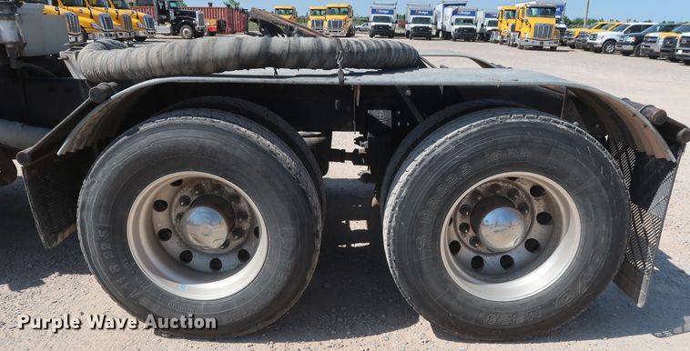 image for item HA9120 2015 Peterbilt 388  semi truck