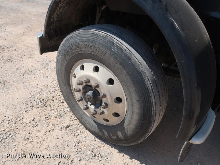 image for item HA9120 2015 Peterbilt 388  semi truck