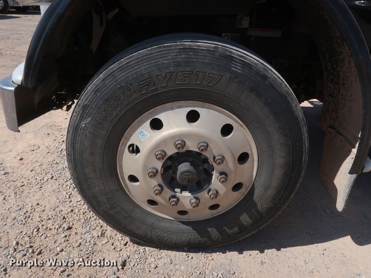 image for item HA9120 2015 Peterbilt 388  semi truck