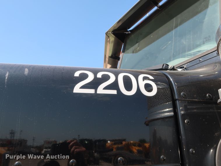 image for item HA9120 2015 Peterbilt 388  semi truck