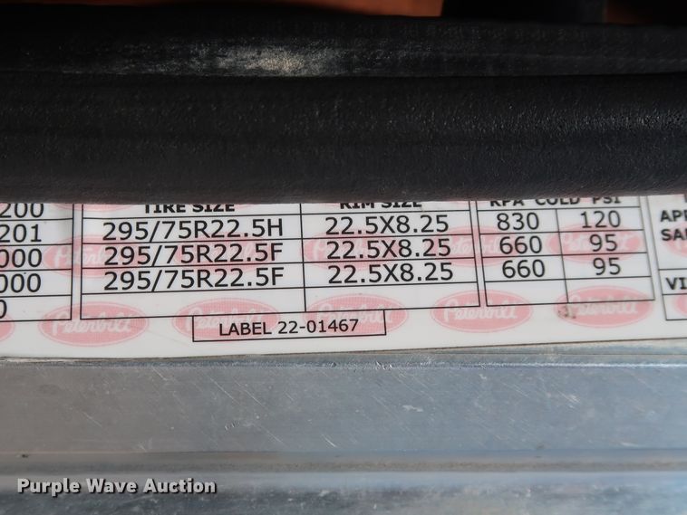 image for item HA9120 2015 Peterbilt 388  semi truck