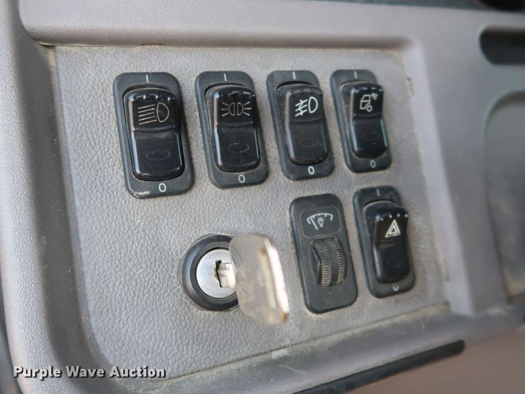 image for item HA9121 2015 Peterbilt 388  semi truck