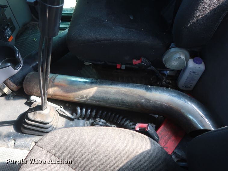 image for item HA9121 2015 Peterbilt 388  semi truck