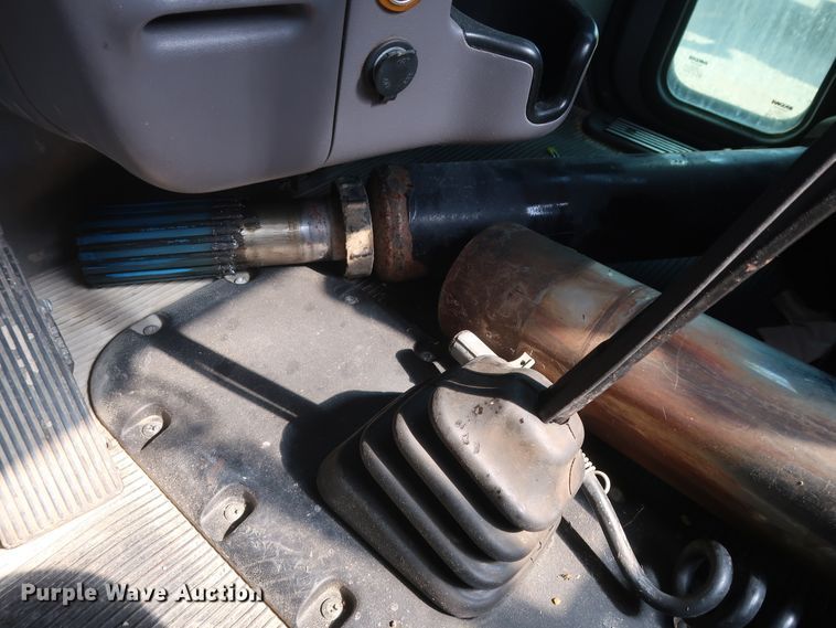 image for item HA9121 2015 Peterbilt 388  semi truck