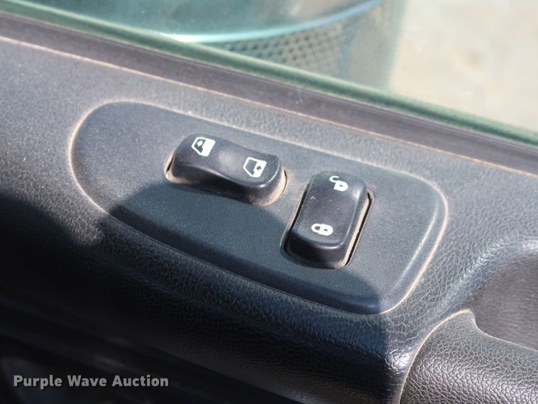 image for item HA9121 2015 Peterbilt 388  semi truck