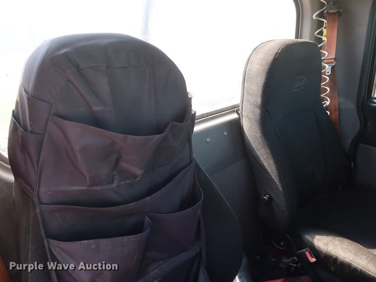 image for item HA9121 2015 Peterbilt 388  semi truck